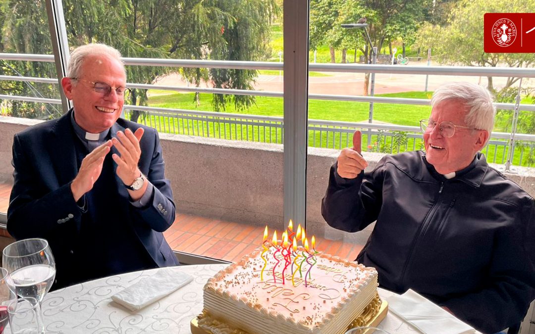 Padre Diego Jaramillo es tendencia en la celebración de sus 91 años de vida