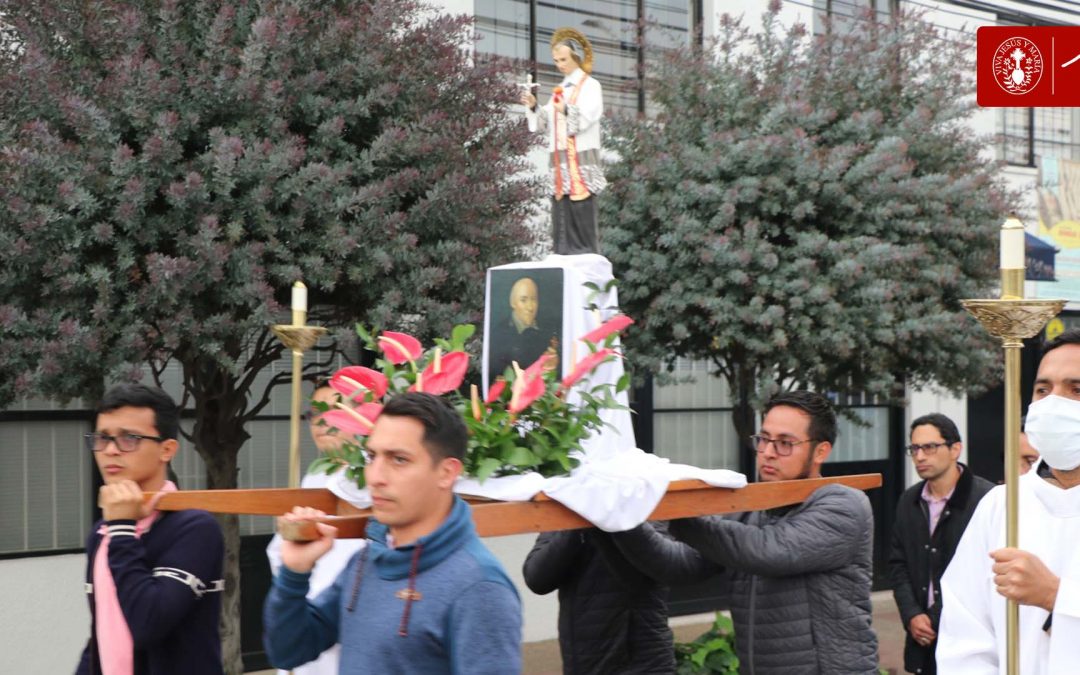 ¡El barrio El Minuto de Dios vive la novena de nuestro patrono San Juan Eudes!