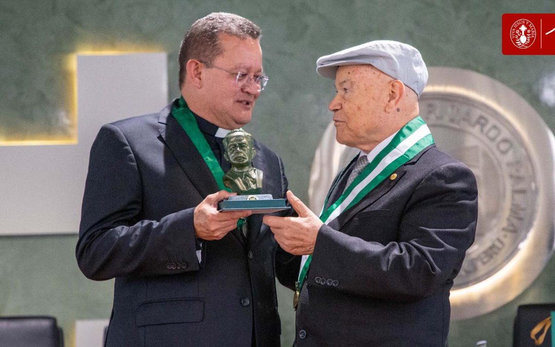 Doctorado Honoris Causa para el padre Harold Castilla Devoz, cjm por su misión formadora y educativa