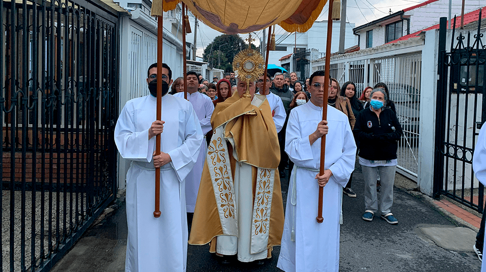 Jesús Sacramentado fue adorado y alabado por las calles de El Minuto de Dios en el Corpus Christi