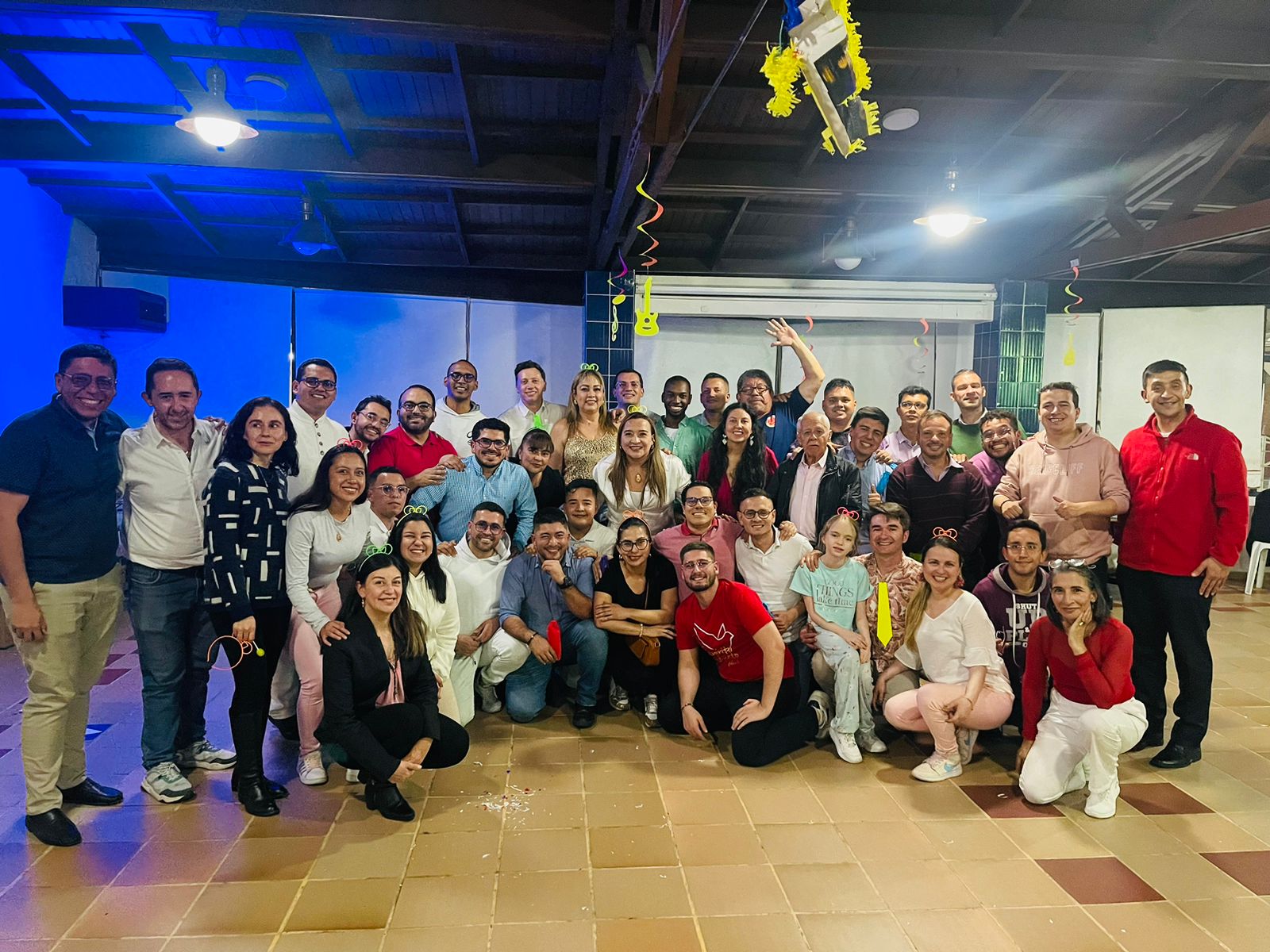 Asociados y pre-asociados de la Casa de Formación la Misión cerraron semestre con una «Fiesta de Colores Litúrgicos»